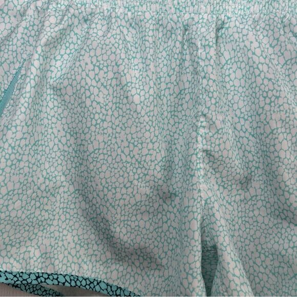 NIKE Womens Sz M Teal Print Dri-FIT Elastic Waist Pull-On Tempo Running Short - Picture 2 of 9